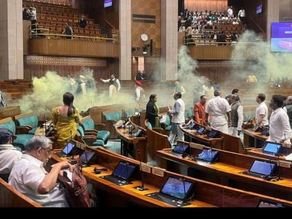 Security breach in Lok Sabha unidentified man jumps from the visitor's gallery reportedly hurled gas-emitting | वीडियो: संसद की सुरक्षा में बड़ी चूक, कार्यवाही के दौरान दो युवक दर्शक दीर्घा से कूद कर बीच सदन में पहुंचे, सुरक्षाकर्मियों ने हिरासत में लिया