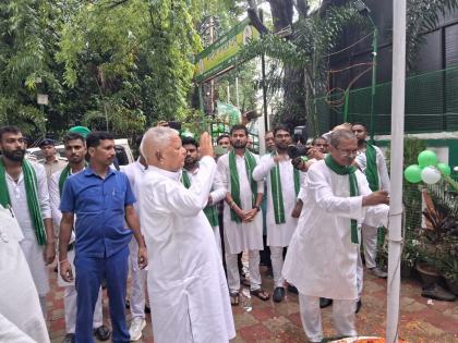 Narendra Modi Government will fall by August RJD chief Lalu Prasad tells party workers RJD celebrated 28th foundation day SEE video | Narendra Modi Government: अगस्त तक गिर जाएगी मोदी सरकार, राजद प्रमुख लालू प्रसाद ने की भविष्यवाणी, राजद ने 28वां स्थापना दिवस मनाया, देखें वीडियो