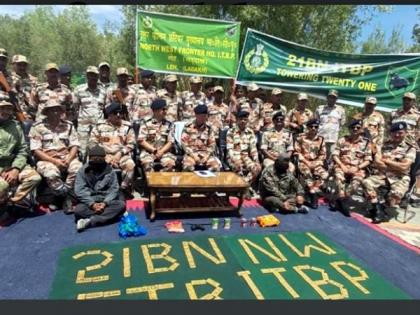 India-China smuggling 108 gold bricks seized in Ladakh each weighing 1 kg two arrested, biggest seizure in ITBP history | India-China smuggling: लद्दाख में सोने की 108 ईंटे जब्त, प्रत्येक का वजन एक किग्रा, दो अरेस्ट, आईटीबीपी इतिहास में सबसे बड़ी जब्ती India-China smuggling 108 gold bricks seized in Ladakh each weighing 1 kg two arrested, biggest seizure in ITBP history | India-China smuggling: लद्दाख में सोने की 108 ईंटे जब्त, प्रत्येक का वजन एक किग्रा, दो अरेस्ट, आईटीबीपी इतिहास में सबसे बड़ी जब्ती