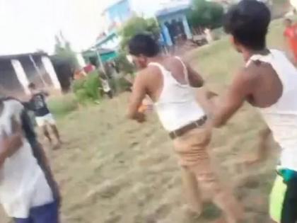 Motihari Crime News teacher chased beaten teacher fun student coaxed student took him residence saved his life by entering someone else's house bihar police | Motihari Crime News: छात्रा से गलत काम, शिक्षक को दौड़ा-दौड़ा कर पीटा, शिष्या के साथ रंगरेलियां मना रहे थे गुरुजी