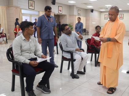 UP News CM Yogi met complainant, teacher, farmer, woman Administration police officers in districts not working properly | UP News: जिलों में प्रशासन और पुलिस अफसर सही से काम नहीं कर रहे, सीएम योगी से मिले फरियादी, शिक्षक, किसान, महिला से मुलाकात UP News CM Yogi met complainant, teacher, farmer, woman Administration police officers in districts not working properly | UP News: जिलों में प्रशासन और पुलिस अफसर सही से काम नहीं कर रहे, सीएम योगी से मिले फरियादी, शिक्षक, किसान, महिला से मुलाकात