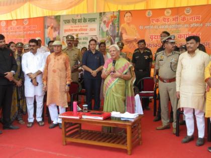 UP Tree Plantation Campaign Officials not complacent planting trees Governor Anandi Ben raised questions Yogi government! | UP Tree Plantation Campaign: पेड़ लगाने में खानापूर्ति नहीं करें अधिकारी, राज्यपाल आनंदी बेन ने योगी सरकार के पौधारोपण अभियान पर सवाल खड़ा किया! 