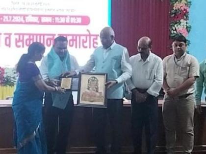Bihar News Hathua Sanjay Swadesh honored Swasth Bharat Sarathi Award Acharya Narendra Dev University of Agriculture and Technology Ayodhya | Bihar News: संजय स्वदेश को स्वस्थ भारत सारथी सम्मान