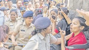 Bihar News Salary 8000 can't meet household expenses wife runs parents home parents don't want live physical teacher streets lathi-charged protesters beat them up | Bihar News: वेतन 8000, घर का खर्चा नहीं चलता, पत्नी मायके भाग जाती!, मां-बाप भी साथ नहीं रहना चाहते..., सड़क पर उतरे फिजिकल टीचर, प्रदर्शनकारियों पर लाठीचार्ज और दौड़ा-दौड़ा कर पीटा