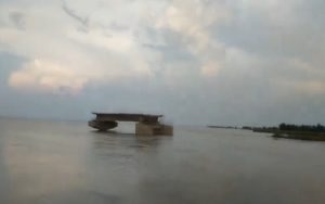 Bihar Bridge Collapses Cost Rs 20000000 casting bridge 10 days in advance 20 bridges cast since June 18 till now | Bihar Bridge Collapses: 20000000 रुपये की लागत, 10 दिन पहले ही पुल की ढलाई!, 18 जून से लेकर अभी तक 20 पुल धाराशायी