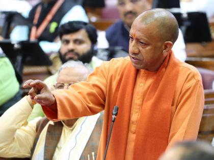 Prayagraj Mahakumbh 2025 SP chief Akhilesh Yadav took bath alone and left uncle Shivpal yadav here CM Yogi said Mata Prasad ji you take it, watch video | Prayagraj Mahakumbh 2025: भतीजे अखिलेश यादव चुपचाप महाकुंभ स्नान कर लिए और चाचू शिवपाल को यहीं छोड़ गए?, सीएम योगी बोले-माता प्रसाद जी आप लेके जाइये, देखें वीडियो