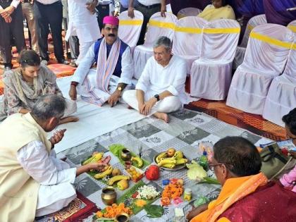 Railway Minister Ashwini Vaishnav reached Samastipur Gift before elections foundation stone laid Karpurigram station redevelopment-road under bridge construction work | चुनाव से पहले तोहफा, कर्पूरीग्राम स्टेशन पुनर्विकास-रोड अंडर ब्रिज निर्माण कार्य का शिलान्यास, समस्तीपुर पहुंचे रेल मंत्री अश्विनी वैष्णव Railway Minister Ashwini Vaishnav reached Samastipur Gift before elections foundation stone laid Karpurigram station redevelopment-road under bridge construction work | चुनाव से पहले तोहफा, कर्पूरीग्राम स्टेशन पुनर्विकास-रोड अंडर ब्रिज निर्माण कार्य का शिलान्यास, समस्तीपुर पहुंचे रेल मंत्री अश्विनी वैष्णव