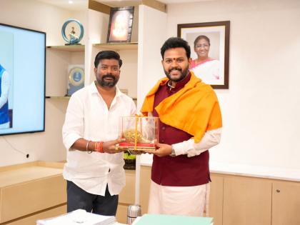 Shankh Air Big announcement services from Lucknow to Varanasi, Gorakhpur, Ayodhya, Chitrakoot, Indore Dehradun meeting Civil Aviation Minister K Ram Mohan Naidu | विमानन कंपनी शंख एयर की बड़ी घोषणा, लखनऊ से वाराणसी, गोरखपुर, अयोध्या, चित्रकूट, इंदौर और देहरादून के लिए सेवाएं, नागर विमानन मंत्री नायडू से मुलाकात Shankh Air Big announcement services from Lucknow to Varanasi, Gorakhpur, Ayodhya, Chitrakoot, Indore Dehradun meeting Civil Aviation Minister K Ram Mohan Naidu | विमानन कंपनी शंख एयर की बड़ी घोषणा, लखनऊ से वाराणसी, गोरखपुर, अयोध्या, चित्रकूट, इंदौर और देहरादून के लिए सेवाएं, नागर विमानन मंत्री नायडू से मुलाकात