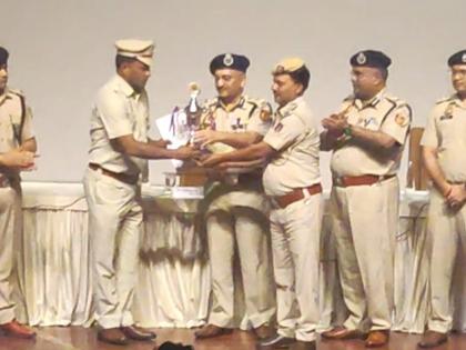 delhi police Reward hard work perseverance and commitment Honoring officers excellent work before Independence Day Dwarka Zone Inspector Nand Kumar | कड़ी मेहनत, लगन और समर्पण पर इनाम?, स्वतंत्रता दिवस से पहले उत्कृष्ट कार्य करने वाले अधिकारियों को सम्मान