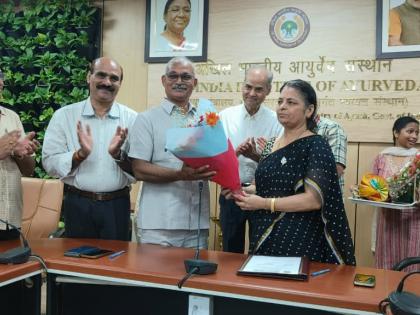 New Delhi Professor Pradeep Kumar Prajapati took charge Director All India Institute of Ayurveda | प्रोफेसर प्रदीप कुमार प्रजापति ने अखिल भारतीय आयुर्वेद संस्थान के निदेशक का पदभार ग्रहण किया