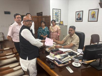 Punjab Rajya Sabha Elections Navneet Chaturvedi Janata party filed his nomination independent candidate AAP Rajinder Gupta | Punjab Rajya Sabha Elections: जनता पार्टी अध्यक्ष नवनीत चतुर्वेदी ने भरा बतौर निर्दलीय उम्मीदवार राज्यसभा का नामांकन, इस दल से टक्कर