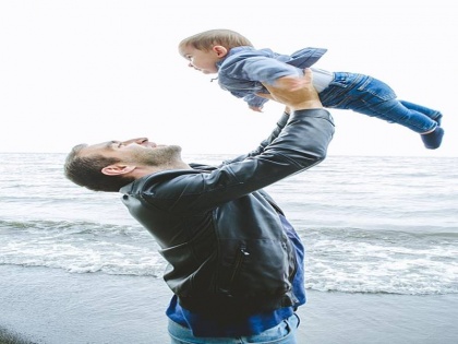 Why do fathers feel sad after birth of child Know the symptoms solutions postpartum depression | Father's Day 2023: बच्चे के जन्म के बाद पिता को क्यों होता है उदासी! जानें पोस्टपार्टम डिप्रेशन के लक्षण और समाधान