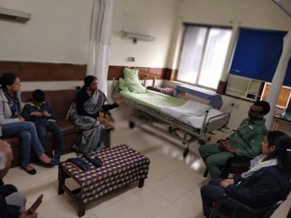 Nirmala sitharaman meet Wing Commander Abhinandan Vartaman | हॉस्पिटल में अभिनंदन से मिलकर बोलीं रक्षा मंत्री, पूरे देश को नाज है आप पर Nirmala sitharaman meet Wing Commander Abhinandan Vartaman | हॉस्पिटल में अभिनंदन से मिलकर बोलीं रक्षा मंत्री, पूरे देश को नाज है आप पर