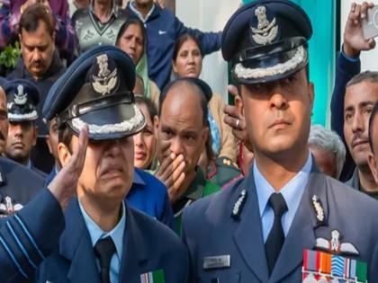 VIDEO: Wing Commander Namnash Syal bid a tearful farewell, wife honours him with a gun salute | VIDEO: विंग कमांडर नमांश स्याल को दी गई नम आँखों से विदाई, पत्नी ने दिल झकझोर देने वाली विदाई दी, गन सैल्यूट से सम्मानित किया गया