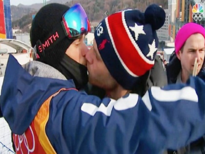 pyeongchang winter olympics 2018 gay kiss photo of gus kenworthy goes viral | विंटर ओलंपिक 2018: गे एथलीट ने बॉयफ्रेंड को किया किस, तस्वीर वायरल!
