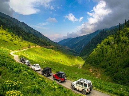 with coming of spring comes influx of tourists has started in Kashmir booking hotels in the valley is full till April 2023 | बसंत आते ही कश्मीर में लगने लगा है पर्यटकों का तांता, घाटी में अप्रैल तक होटलों की बुकिंग हुई फुल