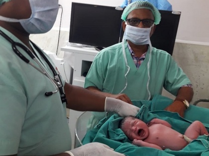 woman gave birth to baby girl in odisha named after cylone fani | जानलेवा तूफान के दौरान पैदा हुई बच्ची, नाम रखा "फोनी"
