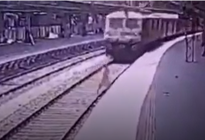Agra woman jumps on railway track to scare live-in partner, mowed down by train | आगरा: लिव-इन पार्टनर को डराने के लिए महिला रेलवे ट्रैक पर कूदी, ट्रेन से कटकर हुई मौत