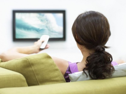 Cancer warning: watching TV till late night linked to this major disease | देर तक बैठकर टीवी देखने से आपको हो सकते हैं 9 तरह के कैंसर