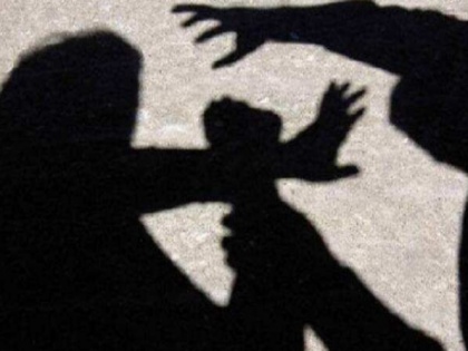 Madhya Pradesh Dhar incident woman stripped beaten on suspicion of black magic | महिला को निर्वस्त्र किया, डायन बताकर की पिटाई, वीडियो वायरल होने के बाद तीन आरोपी गिरफ्तार