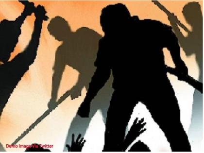 four women beaten up by mob in doubt of kid theft in west bengal | पश्चिम बंगालः बच्चा चोरी के शक में भीड़ ने चार महिलाओं को पीटा, दो को किया निर्वस्त्र four women beaten up by mob in doubt of kid theft in west bengal | पश्चिम बंगालः बच्चा चोरी के शक में भीड़ ने चार महिलाओं को पीटा, दो को किया निर्वस्त्र