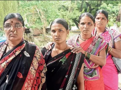Maharashtra: 13 thousand sugarcane-harvesting women extracted uterus, CM asks for report | गन्ना काटने वाली 13 हजार महिलाओं के निकाले गए गर्भाशय, CM ने मांगी रिपोर्ट