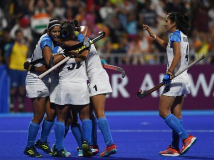 Asian Games 2018: Indian women settle for hockey Silver, to play qualifier for olympics | भारतीय महिला हॉकी टीम को गोल्ड के साथ गंवाना पड़ा ओलंपिक का टिकट, अब खेलना होगा क्वालिफायर