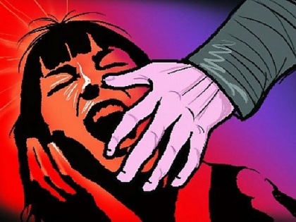DU student molested, robbed in Ghaziabad autorickshaw | डीयू की छात्रा के साथ लूटपाट, बंधक बनाकर घटना को दिया अंजाम लेकिन नहीं छीना मोबाइल फोन