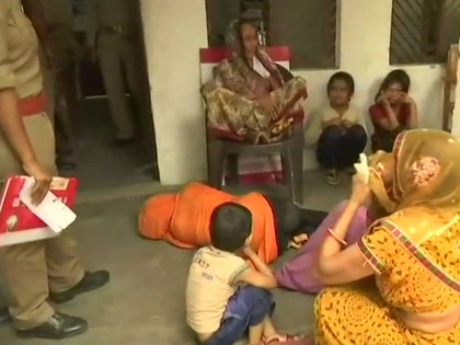 UP: Woman attempting suicide outside CM residence alleging she was raped by BJP MLA Kuldeep Singh Sengar | यूपीः युवती ने बीजेपी विधायक पर लगाया बलात्कार का आरोप, इंसाफ के लिए आत्महत्या का प्रयास