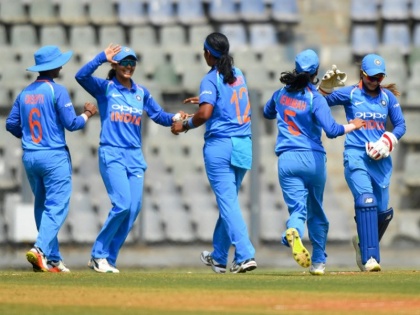 England Women Team set target 161 runs for Indian Women Team in 1st T20 | Ind vs Eng, 1st T20: इंग्लैंड ने 18वें ओवर में बनाए 21 रन, भारतीय महिला टीम के सामने रखा 161 रनों का लक्ष्य
