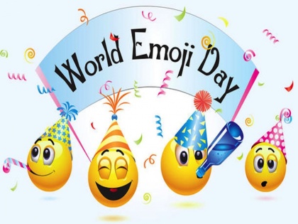 World Emoji Day: Indians like to blow kisses & laugh out loud Emojis when exchanging texts on WhatsApp and Facebook, most-used emojis in India, Latest Technology News in Hindi | World Emoji Day: भारत में सबसे ज्यादा पॉपुलर है ये इमोजी, क्या आप भी करते हैं इसका इस्तेमाल?