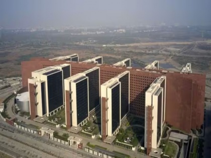 world largest diamond office building getting ready Gujarat Surat PM Modi inaugurate November | वीडियो: गुजरात के सूरत बन कर तैयार हो रहा है कि दुनिया का सबसे बड़ा हीरा कार्यालय भवन, नवंबर में पीएम मोदी करेंगे उद्घाटन
