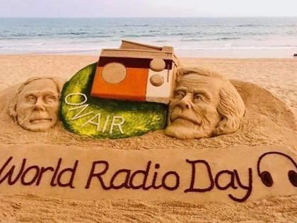 World Radio Day being observed with theme Radio & Diversity | World Radio Day 2020: इस बार का थीम 'रेडियो और विविधता', ट्विटर पर लोग दशकों पुरानी तस्वीर कर रहे हैं शेयर