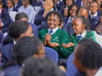 World's Best School Awards 4 schools from Haryana, Maharashtra, Karnataka and Uttar Pradesh won included top 10 list | विश्व सर्वश्रेष्ठ स्कूल पुरस्कारः हरियाणा, महाराष्ट्र, कर्नाटक और उत्तर प्रदेश के चार स्कूलों ने मारी बाजी?, शीर्ष 10 की सूची में शामिल