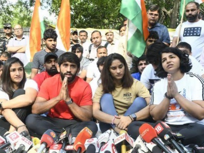 Our Sports Ministry was the first to wake up to the allegations and protest of women wrestlers against the Indian Wrestling Fed | ब्लॉग: काश! हमारा खेल मंत्रालय पहले जागता