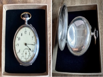 Watch stolen from Jew by Nazi soldier in World War II, returned after 80 years to the descendants of the owner | दूसरे विश्वयुद्ध में नाजी सैनिक द्वारा यहूदी घड़ीसाज से छीनी गई घड़ी 80 साल बाद लौटाई गई मालिक के वंशजों को