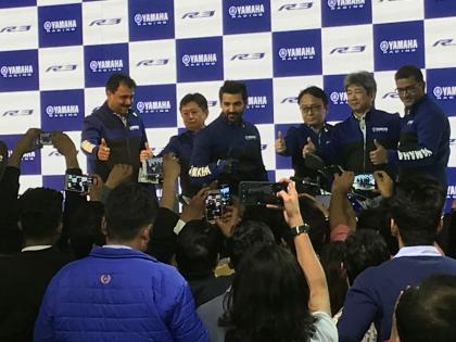 AutExpo 2018: Yamaha launched YZF R3 Bike in 2 colors in presence of john abraham, See here features and price | Auto Expo 2018: Yamaha YZF R3 धूम मचाने को तैयार, लॉन्चिंग में पहुंचे जॉन अब्राहम, देखें फीचर्स-कीमत
