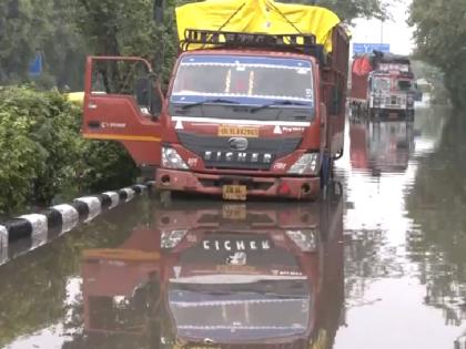 Flooded Yamuna water reached the roads in Delhi traffic police advised people to avoid these routes | दिल्ली में उफनती यमुना का पानी पहुंचा सड़कों पर, ट्रैफिक पुलिस ने लोगों को इन रास्तों से बचकर चलने की दी सलाह