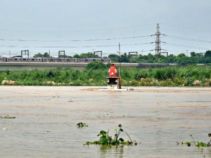 Flood threat looms over Delhi Yamuna water level rises know how safe are you | दिल्ली पर मडंरा रहा बाढ़ का खतरा, यमुना का जलस्तर बढ़ा, जानें कितने सुरक्षित आप?