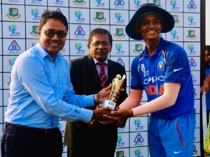 Struggling story of new Star of Under 19 Indian Cricket team Yashasvi Jaiswal | अंडर-19 टीम का ये खिलाड़ी कभी भूखे पेट टेंट में सोया तो कभी बेचे गोल-गप्पे, अब टीम इंडिया को बनाया एशिया का चैंपियन