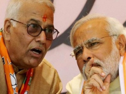 Yashwant Sinha claimed Atal Bihari Vajpayee wanted to sack Modi in 2002 Advani stalled it | 'आडवाणी ने अटल को इस्तीफे की धमकी देकर रुकवा दी थी सीएम पद से मोदी की बर्खास्तगी'