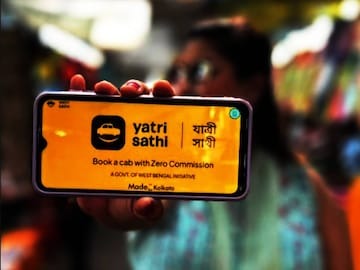 Kolkata's Public Transport Revolution 'Yatri Sathi' App Unveils Digital Ticketing Now buy govt bus tickets Available 12 routes connecting airport know benefits how | Kolkata Yatri Sathi app: कोलकाता में ‘यात्री साथी’ से खरीदे टिकट?, हवाई अड्डे को जोड़ने वाले 12 मार्गों पर उपलब्ध, जानिए फायदे और कैसे उठाएं लाभ