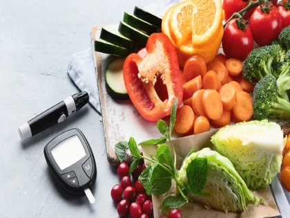 Winter Food diabetes be careful consuming these 7 foods winters you eat more your blood sugar level will increase health tips hindi | Winter Foods: अगर हैं डायबिटीज तो सर्दियों में इन 7 चीजों के सेवन में बरतें सावधानी, ज्यादा खाया तो बढ़ जाएगा ब्लड शुगर लेवल 