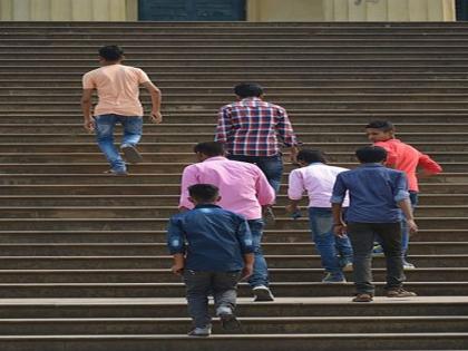 practise per day ups and down from stairs get good health looks young good for diabetes patients health tips in hindi | Health Tips: हर रोज आधे घंटे के लिए सीढ़ियों से चढ़ने-उतरने की डाले आदत, मिलेगे चमत्कारी हेल्थ फायदे-रहेंगे फिट-दिखेंगे कमसिन, डायबिटीज रोगियों के लिए है बेहतरीन इलाज practise per day ups and down from stairs get good health looks young good for diabetes patients health tips in hindi | Health Tips: हर रोज आधे घंटे के लिए सीढ़ियों से चढ़ने-उतरने की डाले आदत, मिलेगे चमत्कारी हेल्थ फायदे-रहेंगे फिट-दिखेंगे कमसिन, डायबिटीज रोगियों के लिए है बेहतरीन इलाज