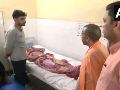 Hathras Stampede accident CM Yogi Adityanath met injured in district hospital | Hathras Stampede accident: घायलों से अस्पताल में मिलने पहुंचे CM योगी आदित्यनाथ, 122 लोगों ने गंवाई जान Hathras Stampede accident CM Yogi Adityanath met injured in district hospital | Hathras Stampede accident: घायलों से अस्पताल में मिलने पहुंचे CM योगी आदित्यनाथ, 122 लोगों ने गंवाई जान