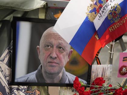 Russia: Wagner chief Yevgeny Prigozhin buried in secret ceremony | रूस: वैगनर प्रमुख येवगेनी प्रिगोझिन को सेंट पीटर्सबर्ग में बेहद गुप्त समारोह में दफनाया गया Russia: Wagner chief Yevgeny Prigozhin buried in secret ceremony | रूस: वैगनर प्रमुख येवगेनी प्रिगोझिन को सेंट पीटर्सबर्ग में बेहद गुप्त समारोह में दफनाया गया