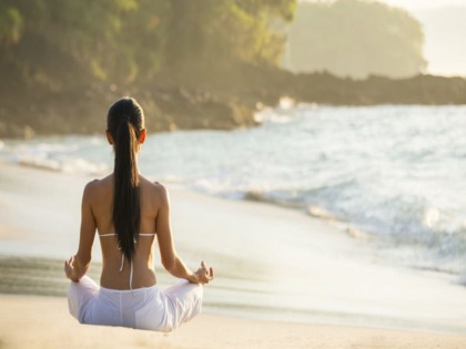 summer fitness tips try these yoga pose to beat the heat | गर्मी से बचने, धूप में भी शरीर को ठंडा रखने के लिए करें ये 5 योगासन