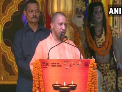 UP Assembly Polls 2024: Yogi Rojgar Mela's new formula to win by-elections | UP Assembly Polls 2024: उपचुनाव जीतने के लिए योगी रोजगार मेला का नया फार्मूला, सरकारी नौकरी में भर्ती प्रकिया शुरू, बांटे जा रहे हैं नियुक्ति पत्र