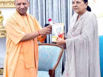 Uttar Pradesh: CM Yogi meets Governor Anandiben amid speculation of cabinet reshuffle | उत्तर प्रदेशः कैबिनेट फेरबदल की अटकलों के बीच सीएम योगी ने की राज्यपाल आनंदीबेन से मुलाकात