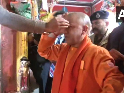 Ram Mandir Uttar Pradesh Yogi Adityanath offers prayers at Hanuman Garhi temple in Ayodhya see video | Ram Mandir: मुख्यमंत्री आदित्यनाथ अयोध्या पहुंचे, हनुमान गढ़ी मंदिर में पूजा-अर्चना, देखें वायरल वीडियो